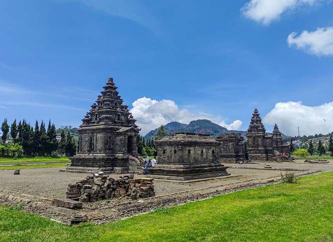 Foto Keindahan Candi Arjuna di Kabupaten Banjarnegara - Tabibito Jateng