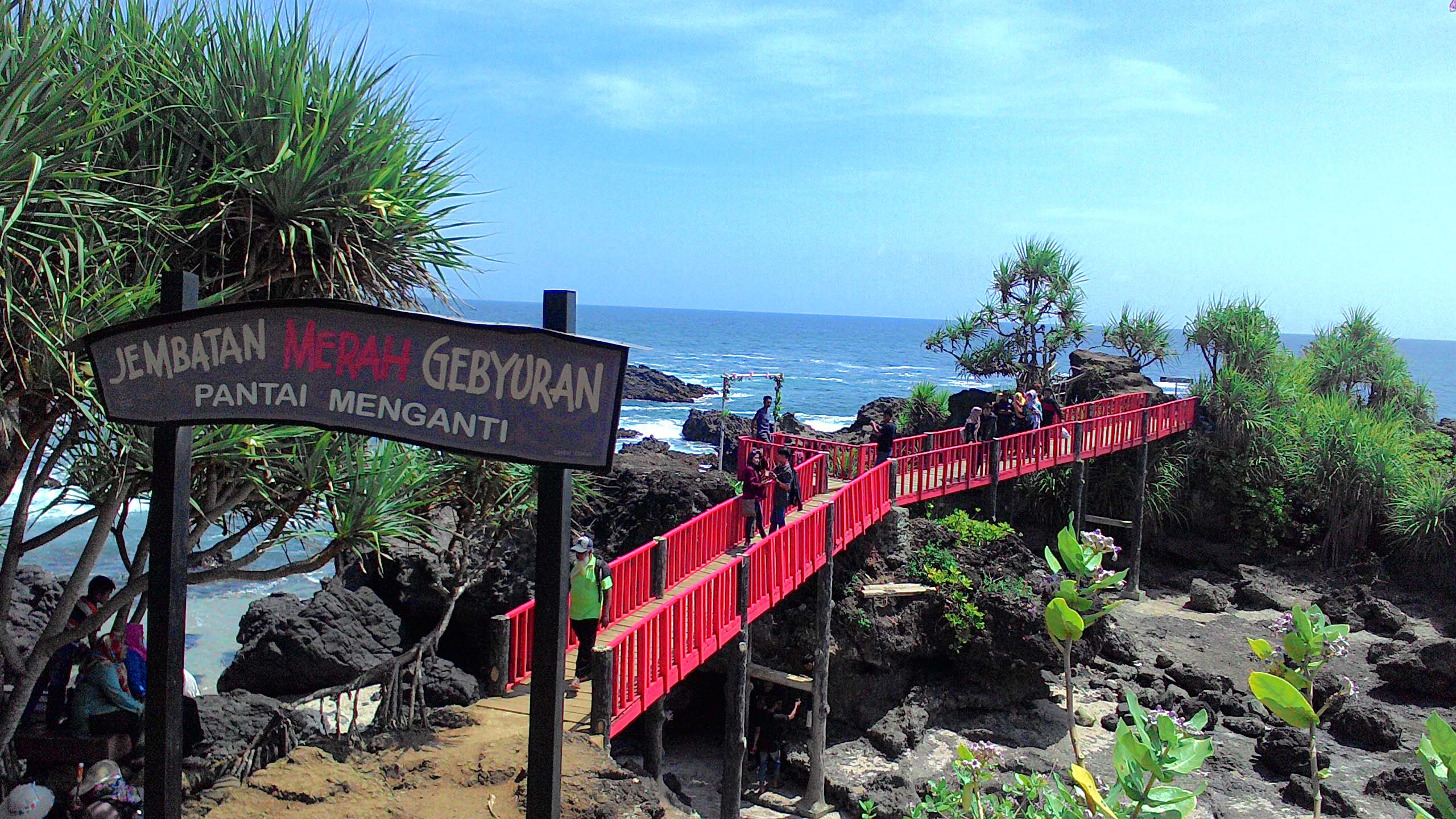 Foto Keindahan Pantai Menganti di Kabupaten Kebumen - Tabibito Jateng