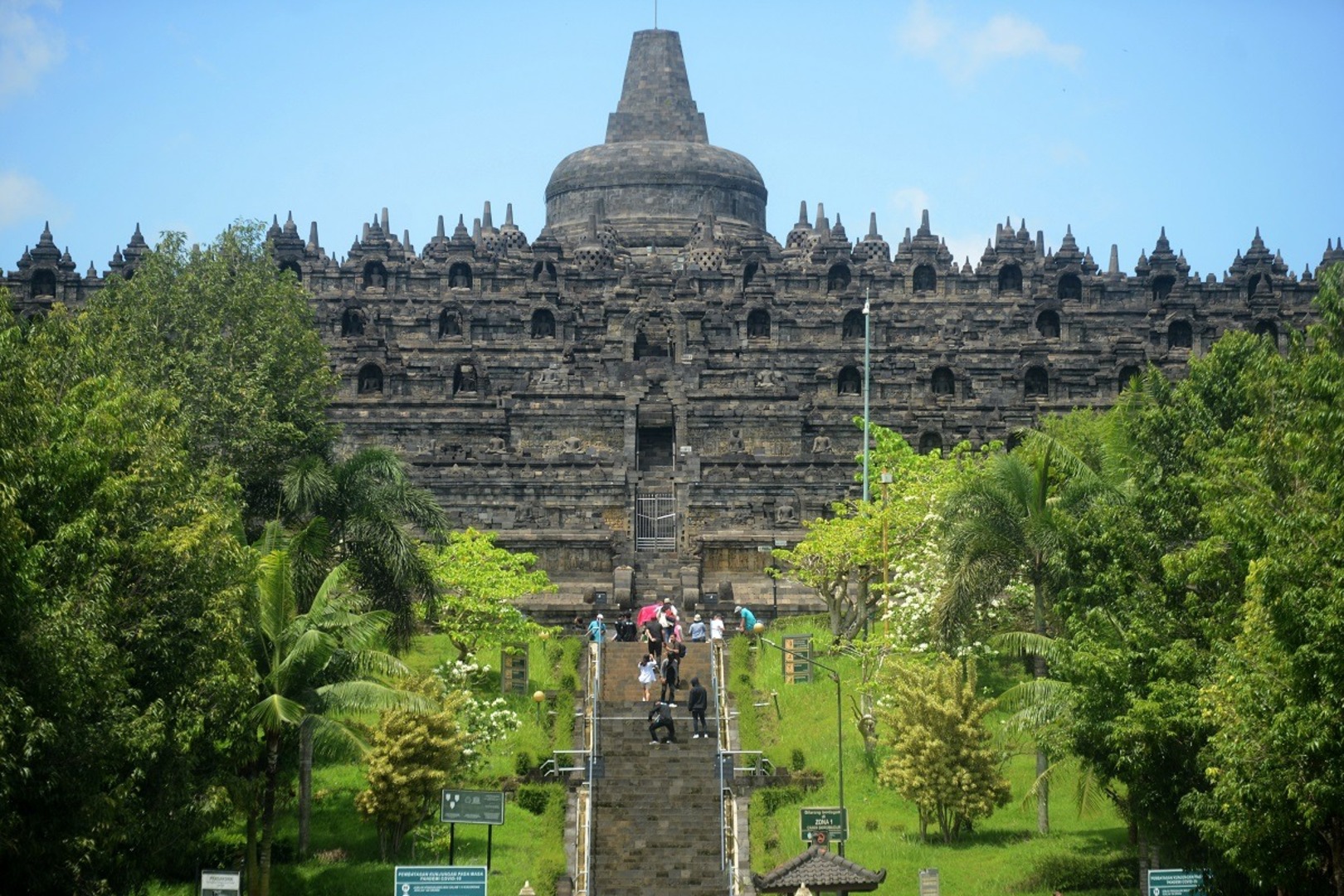 Foto Keindahan Candi Borobudur di Kota Magelang - Tabibito Jateng
