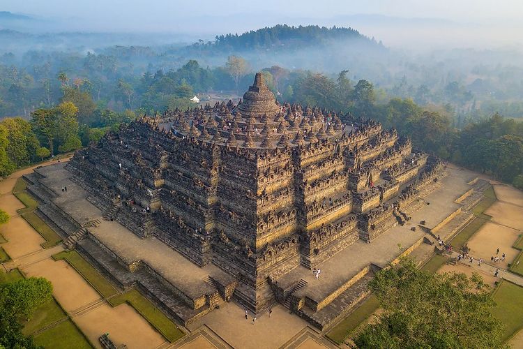 Foto Keindahan Candi Borobudur di Kota Magelang - Tabibito Jateng
