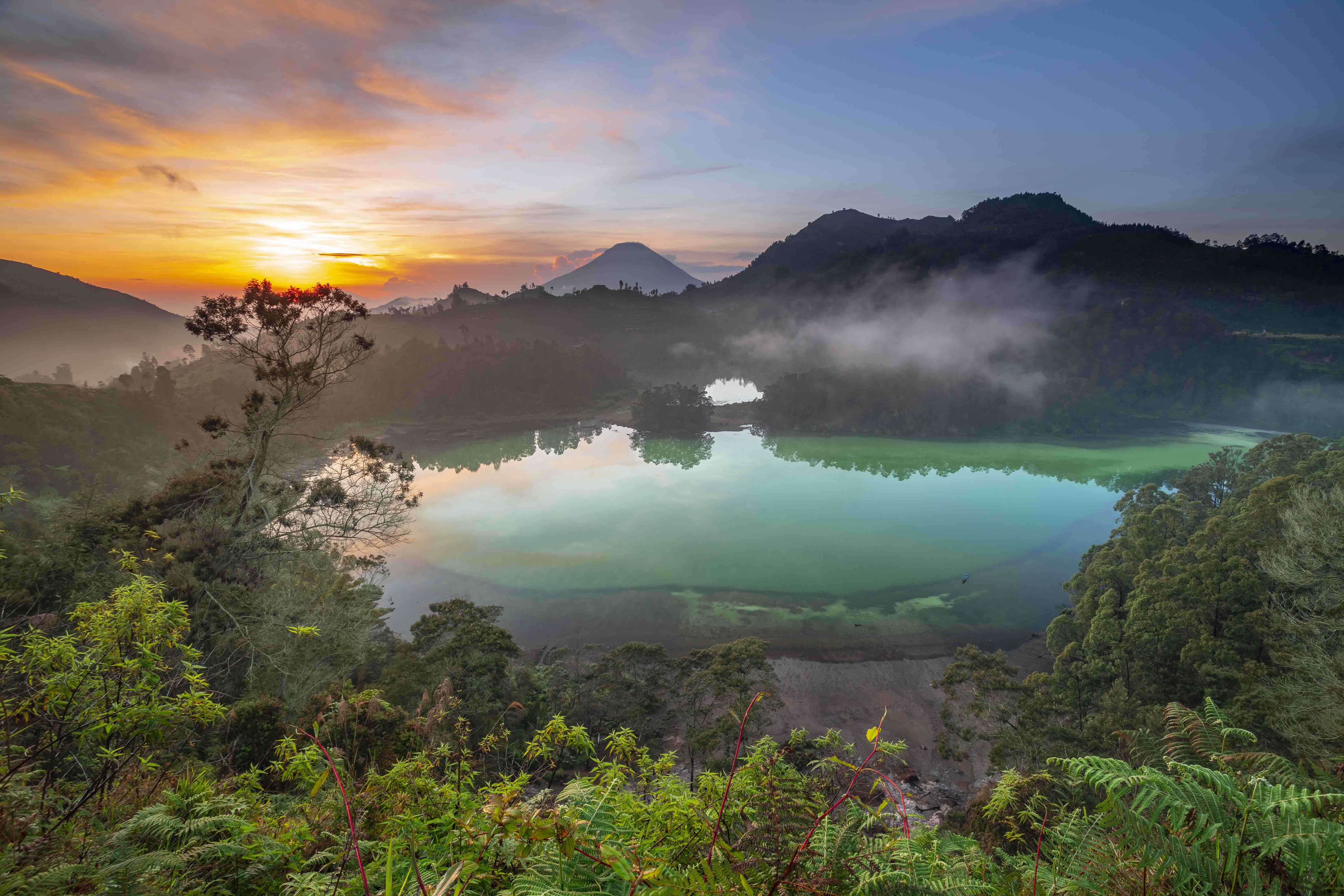 Foto Keindahan Telaga Warna di Kabupaten Wonosobo - Tabibito Jateng