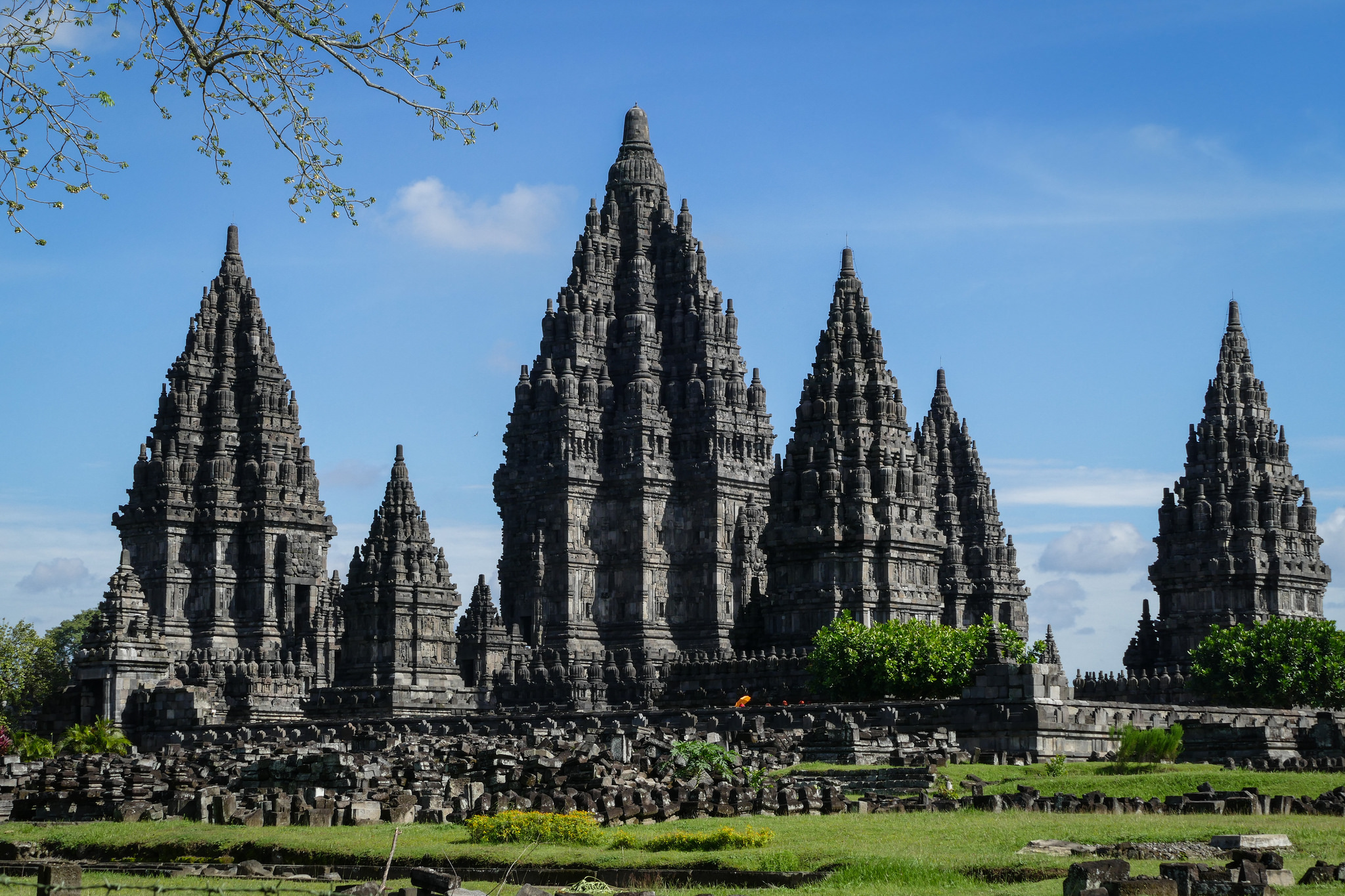 Foto Keindahan Candi Prambanan di Kabupaten Klaten - Tabibito Jateng