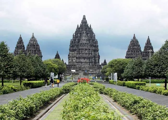 Foto Keindahan Candi Prambanan di Kabupaten Klaten - Tabibito Jateng